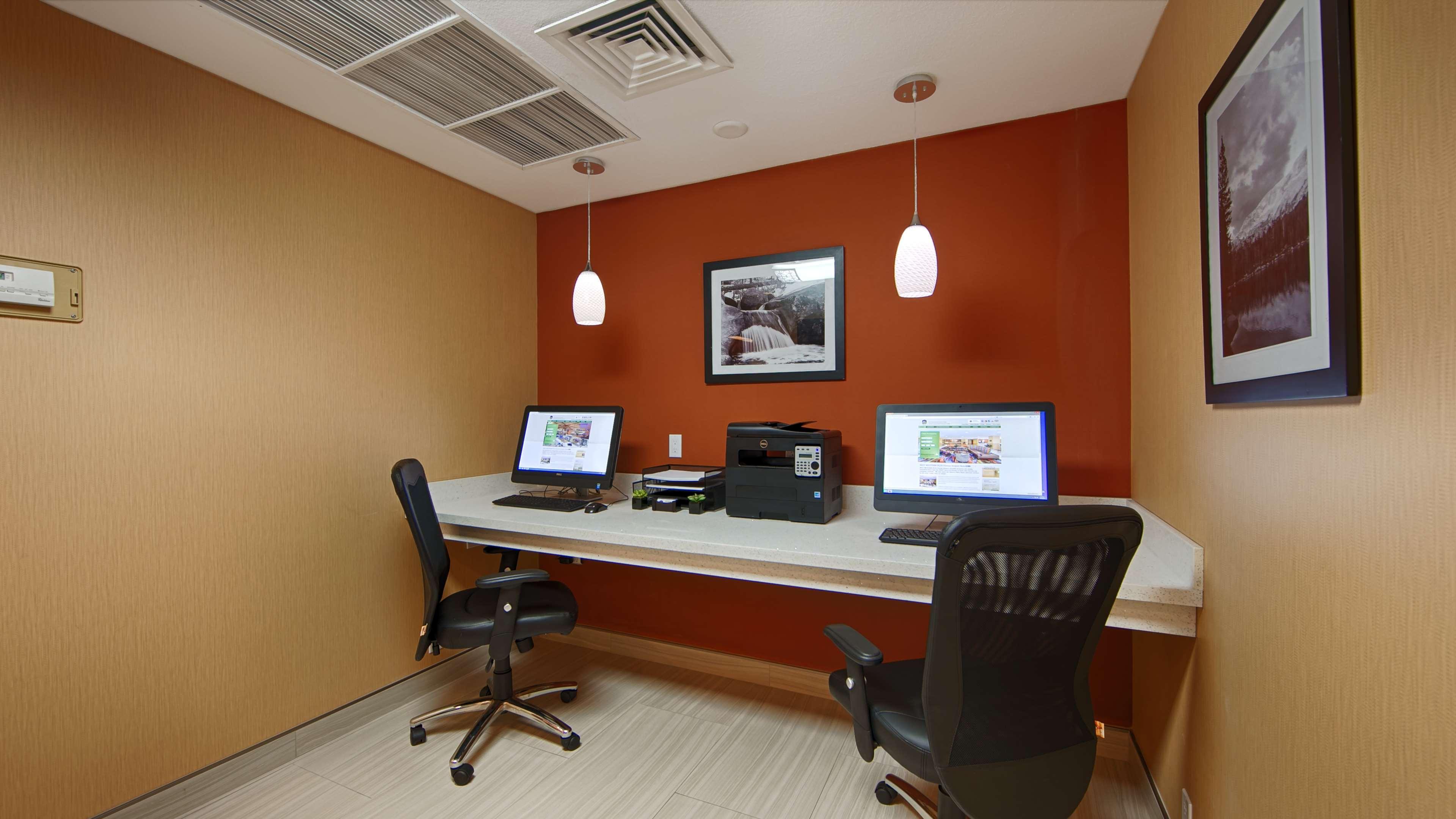 Hotel Western Airport 3*