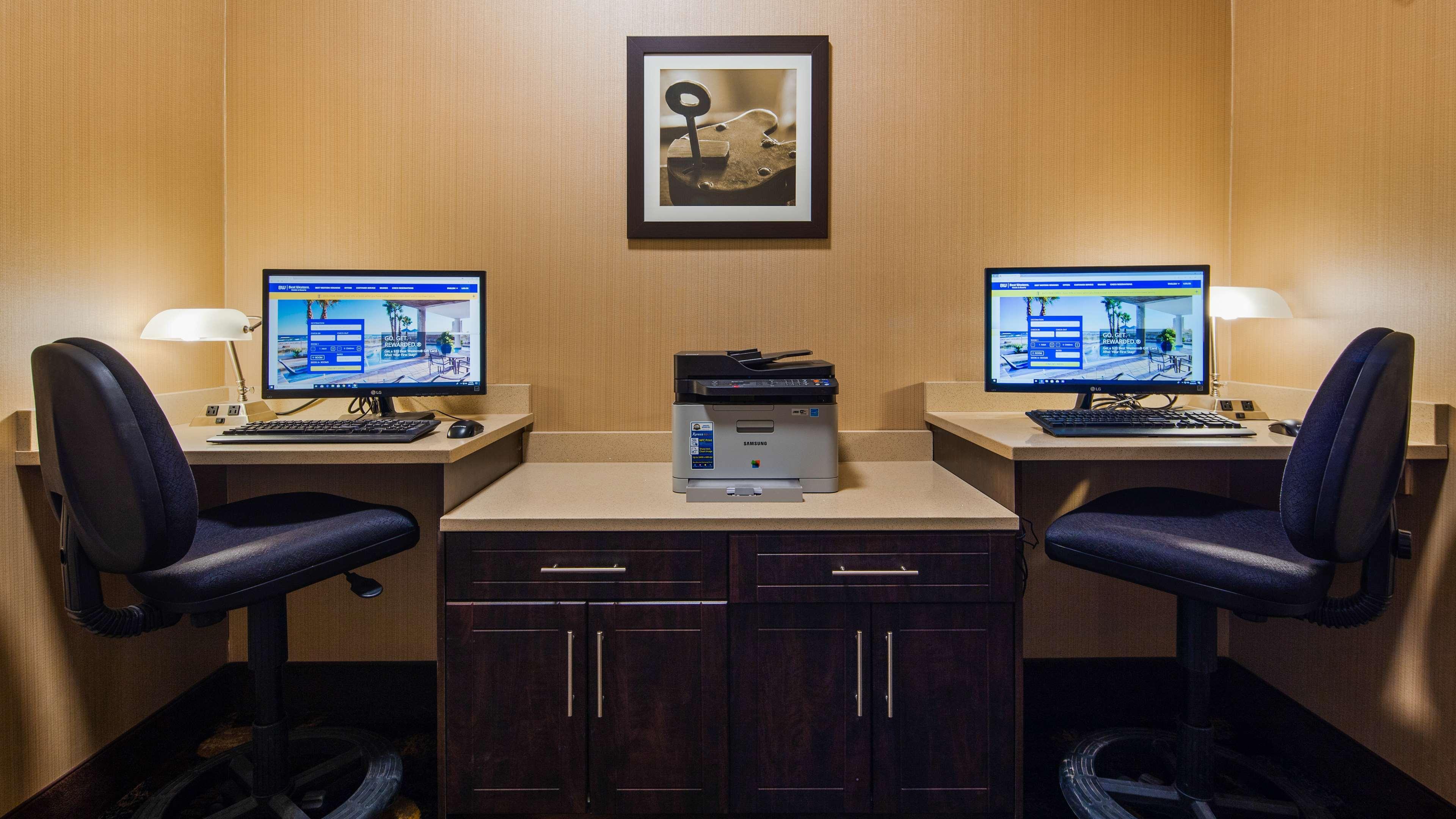 Hotel Western Airport 3*